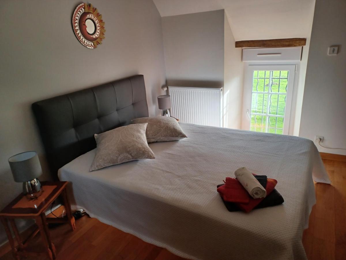 Bed and Breakfast La Haye Georget Feneu Esterno foto
