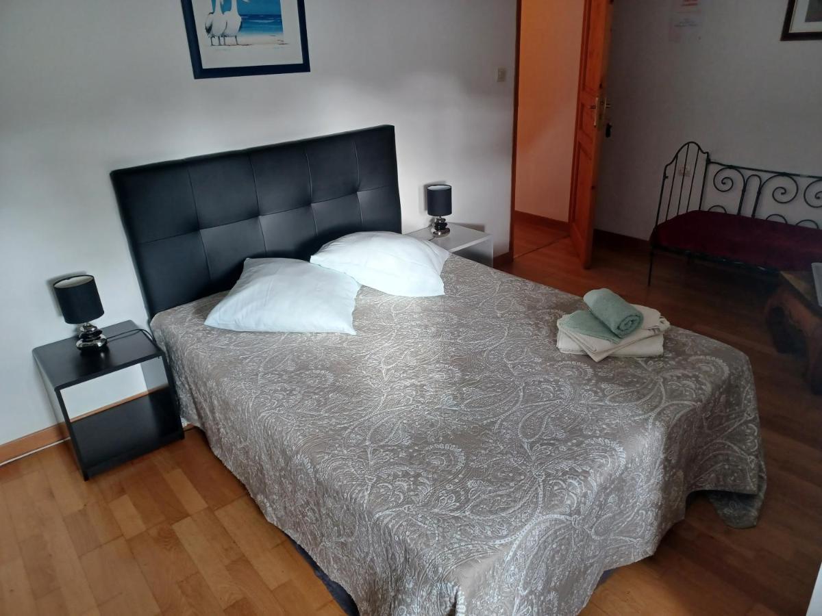 Bed and Breakfast La Haye Georget Feneu Esterno foto